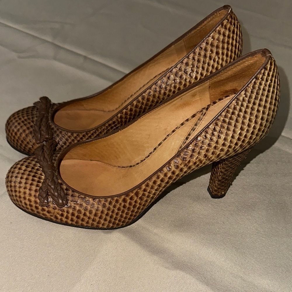 Vince Camuto Brown/Beige Snakeskin Pattern Textured Heels Size 7 - Picture 11 of 11